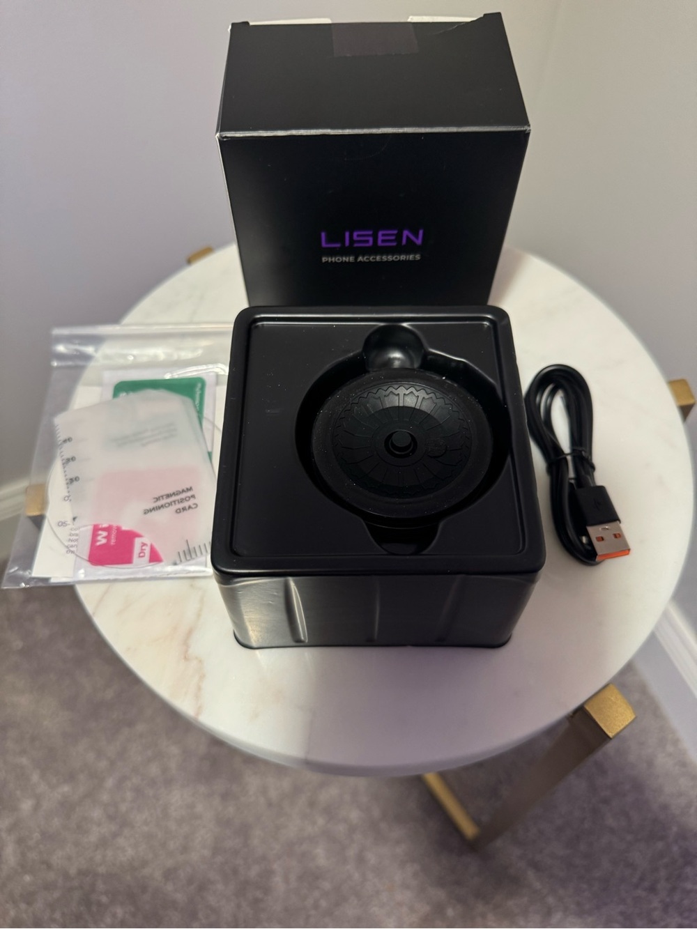 Lisen A690 Magnetic Phone Mount Black with USB Cable and Positioning Card